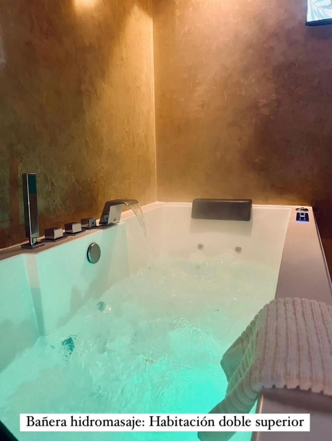 Cueva Luxe Las Calcetas Setenil De Las Bodegas Exteriör bild